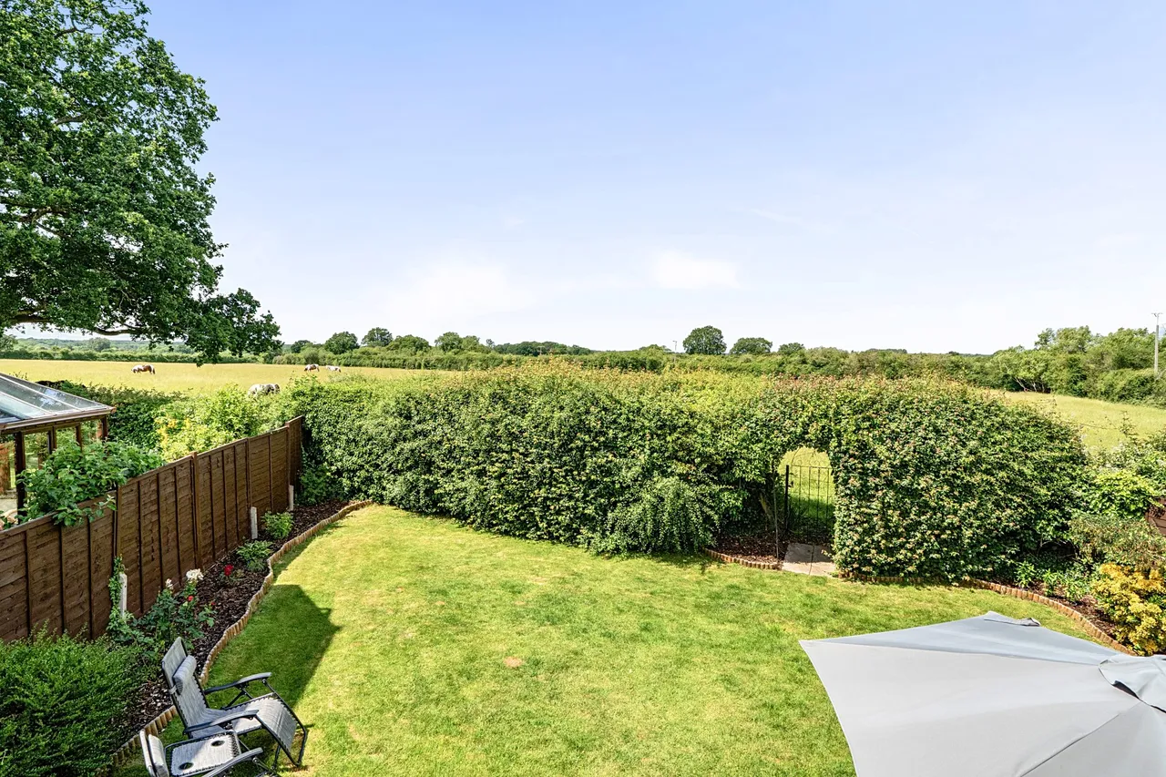 Manley James Close, Odiham, Hook, RG29 1AP, photo 3
