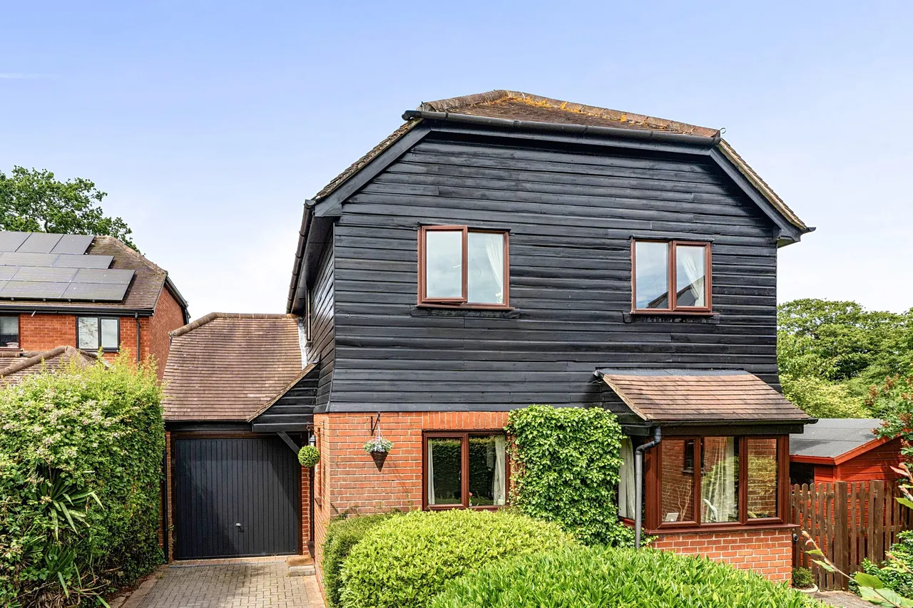 4 bed house for sale — Manley James Close, Odiham, Hook, RG29 1AP