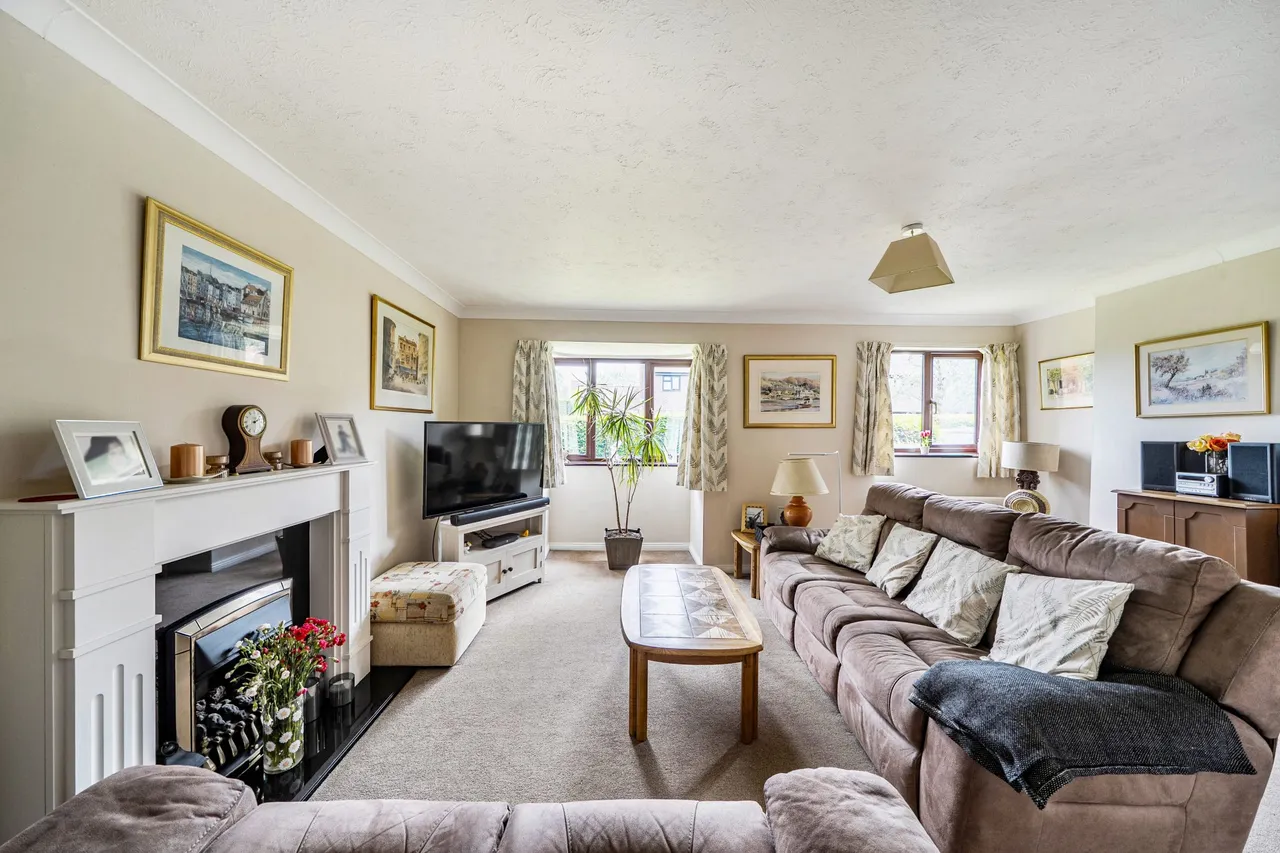 Manley James Close, Odiham, Hook, RG29 1AP, photo 4