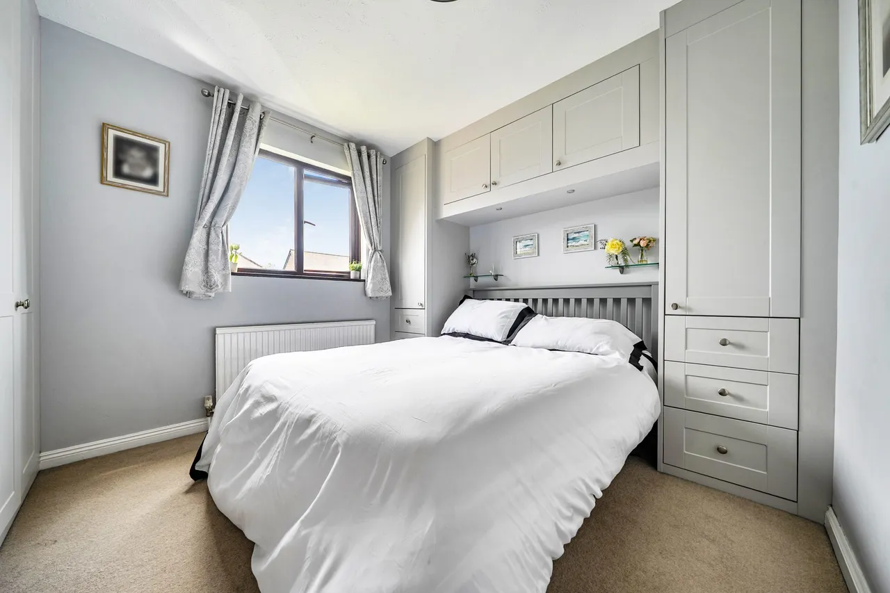 Manley James Close, Odiham, Hook, RG29 1AP, photo 8