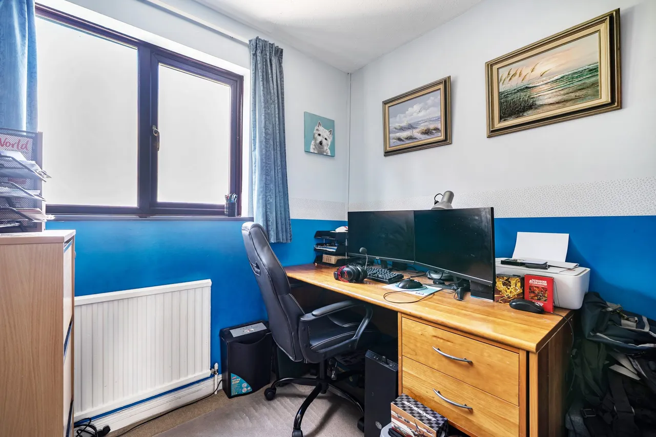 Manley James Close, Odiham, Hook, RG29 1AP, photo 12