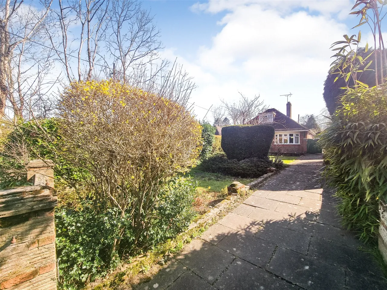 Poyle Road, Tongham, Farnham, Surrey, GU10 1DX, photo 18