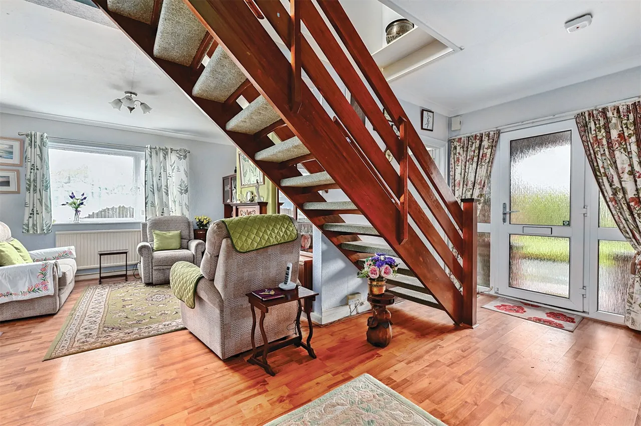 Poyle Road, Tongham, Farnham, Surrey, GU10 1DX, photo 7