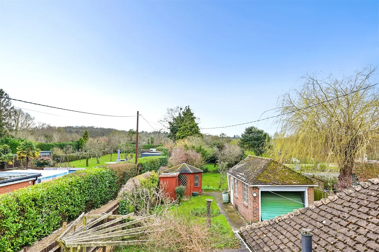 Poyle Road, Tongham, Farnham, Surrey, GU10 1DX, photo 3