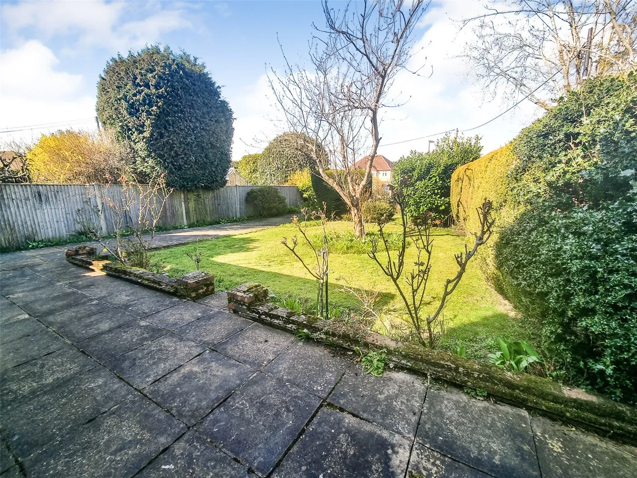 Poyle Road, Tongham, Farnham, Surrey, GU10 1DX, photo 2