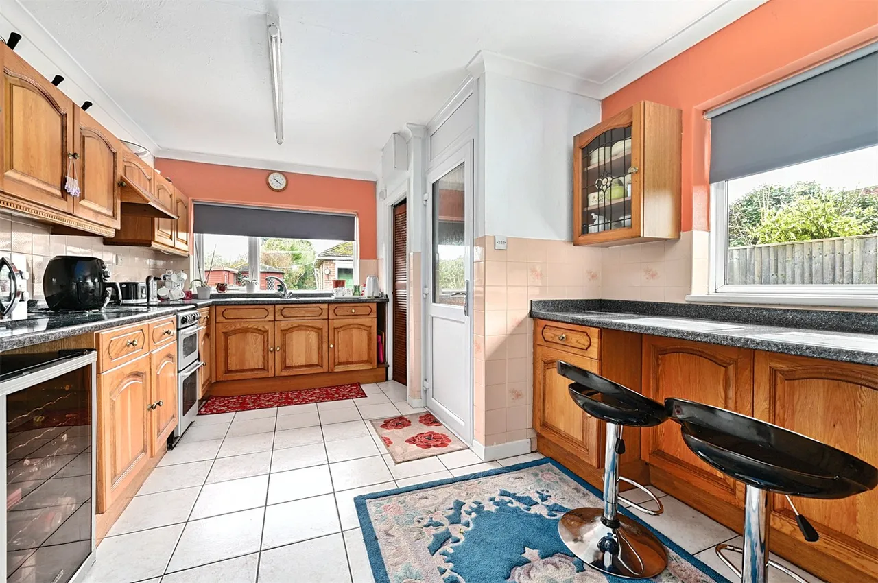 Poyle Road, Tongham, Farnham, Surrey, GU10 1DX, photo 8