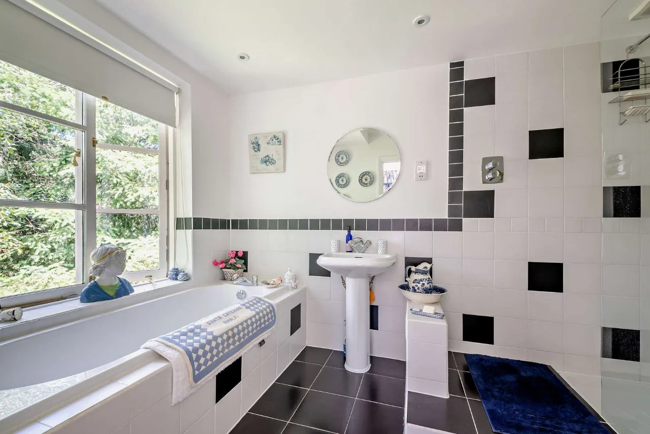 Garden Close Lane, Newbury, Berkshire, RG14 6PP, photo 12
