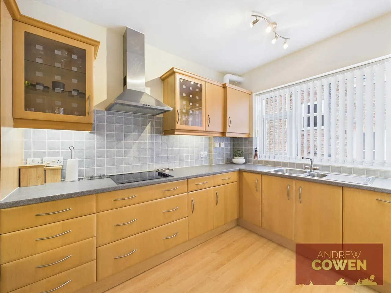 Esplanade Road, Scarborough YO11 2AS, photo 6