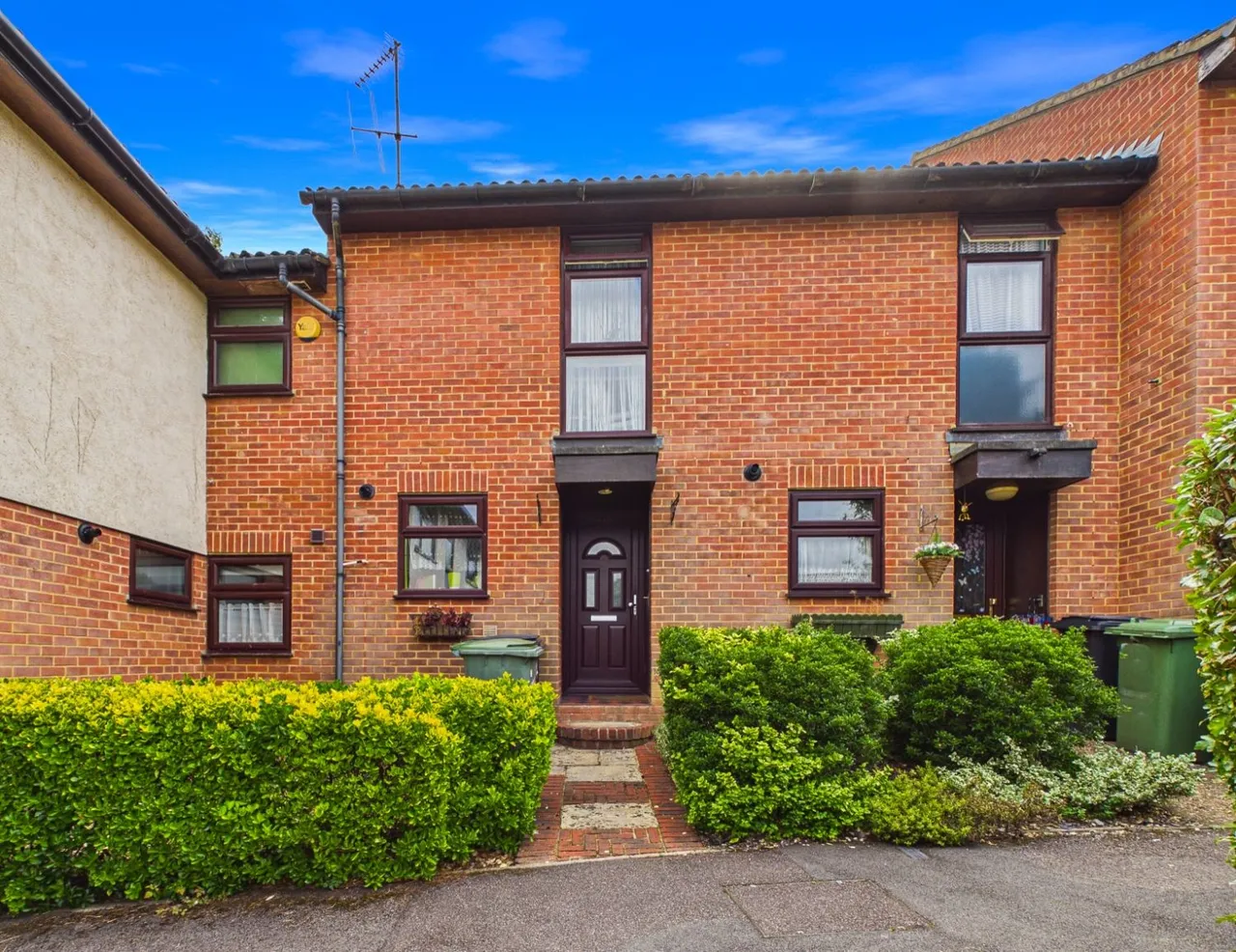 2 bed house for sale, Montrose Close, Whitehill, GU35