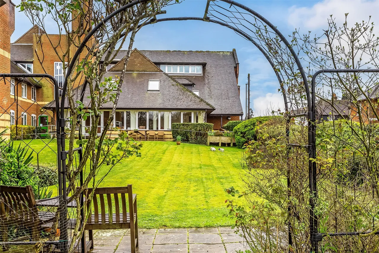 2 bed property for sale, Station Road, Dorki, RH4