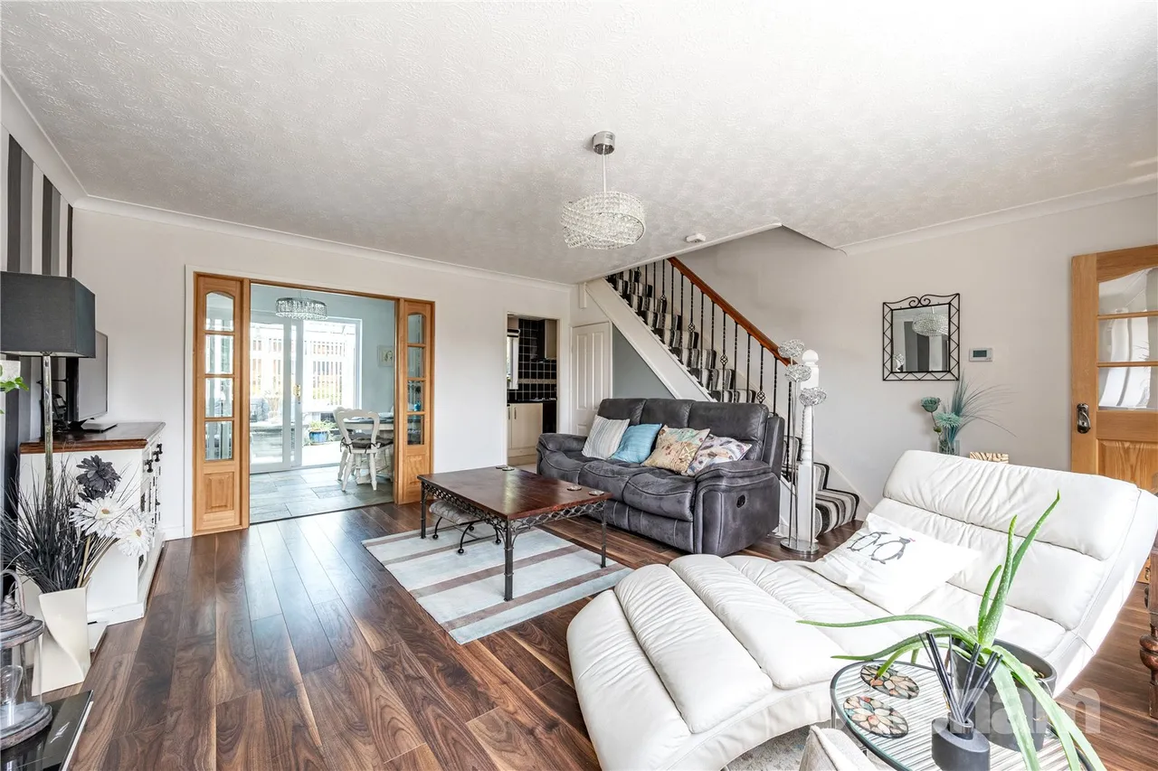 Cornwell Close, Wirehill, Redditch, Worcestershire, B98 7TG, photo 2
