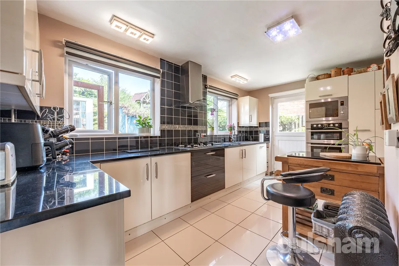 Cornwell Close, Wirehill, Redditch, Worcestershire, B98 7TG, photo 3