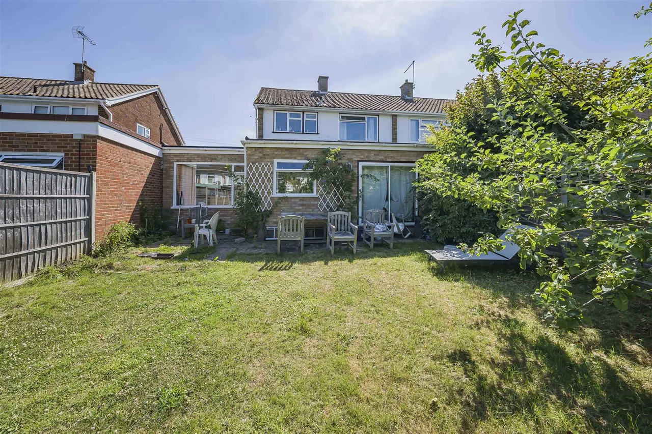 Redford Road, Windsor, SL4 5SS, photo 8
