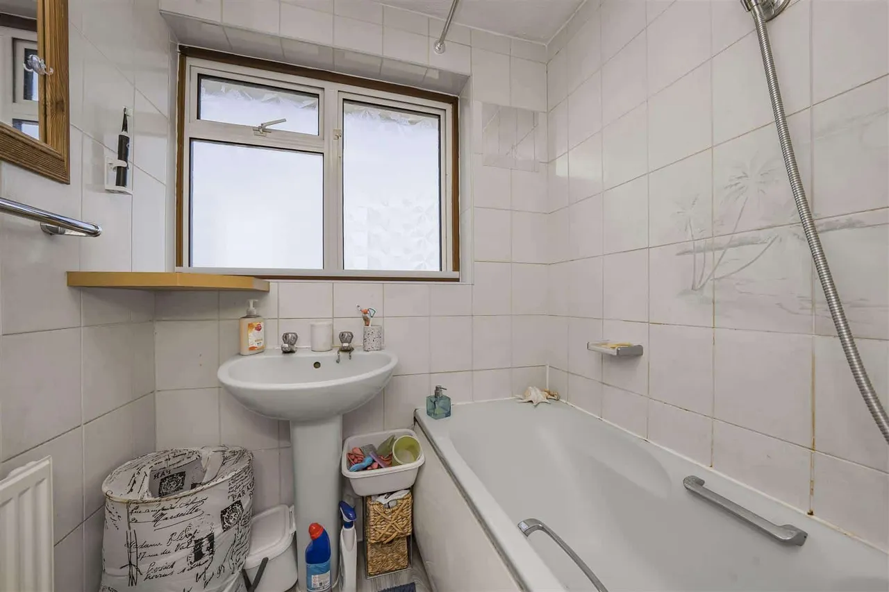 Redford Road, Windsor, SL4 5SS, photo 5