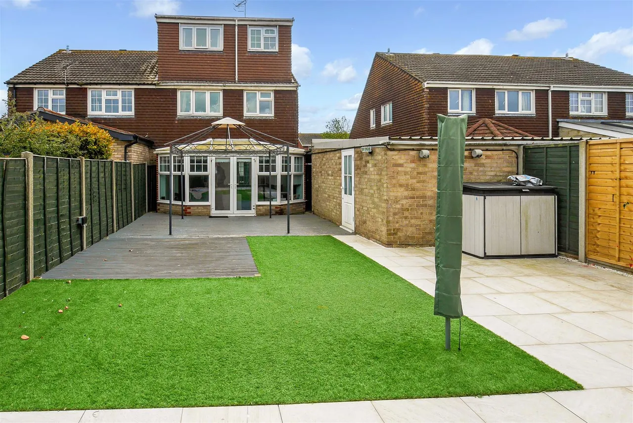 Sternway, Littlehampton, photo 19