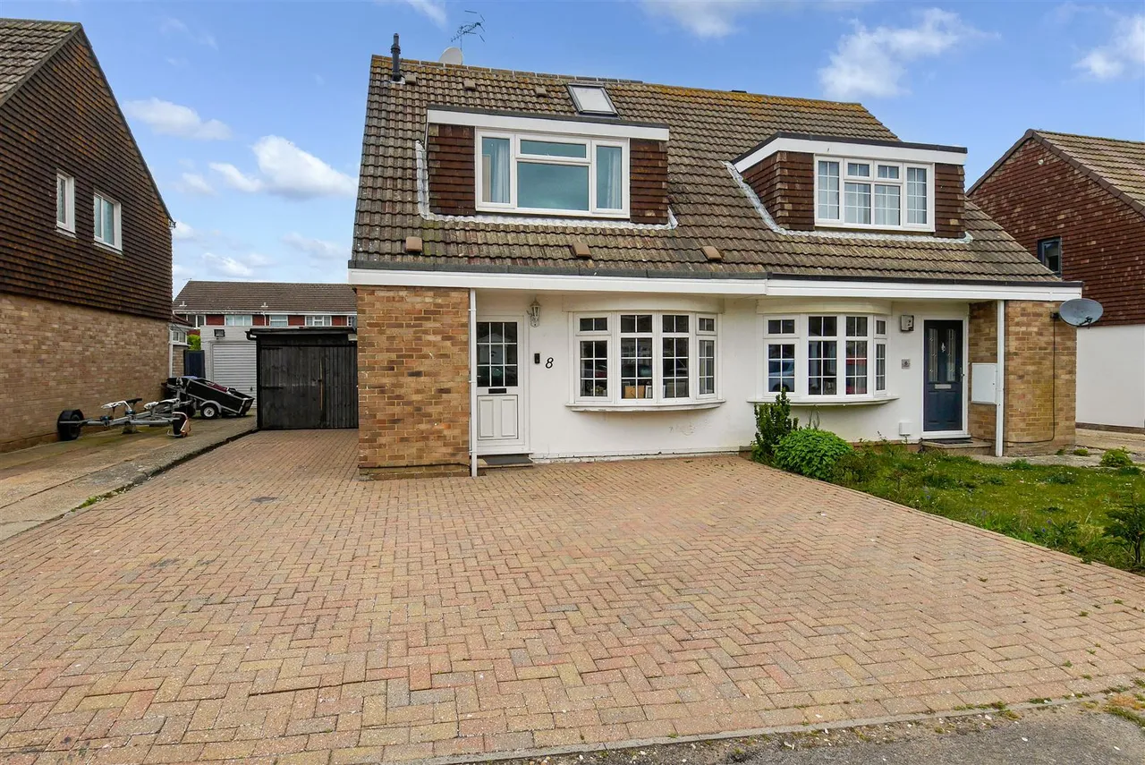 4 bed house for sale, Sternway, Littlehampton
