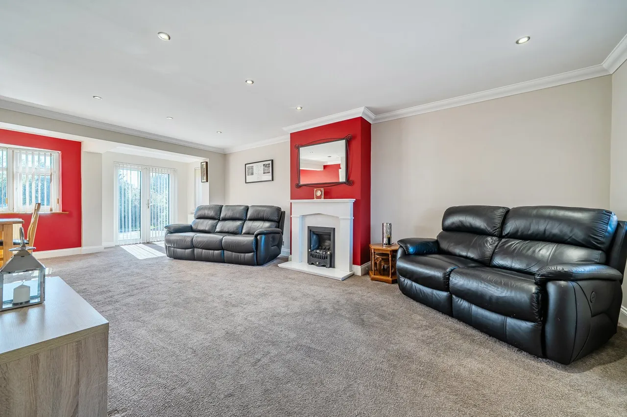 Grovebury Close, DA8, photo 3