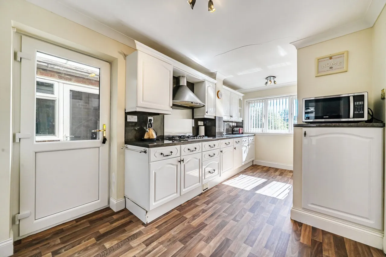 Grovebury Close, DA8, photo 5
