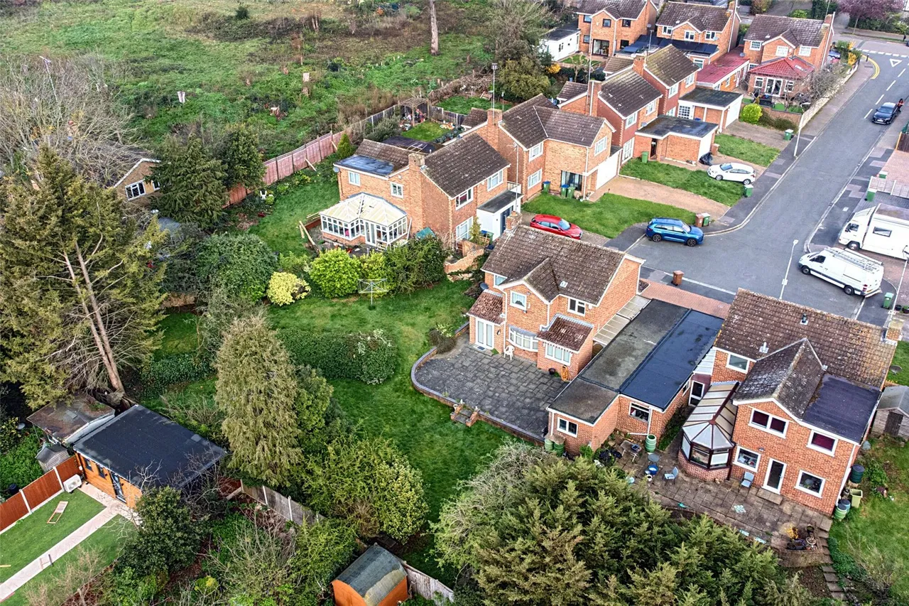 Grovebury Close, DA8, photo 15