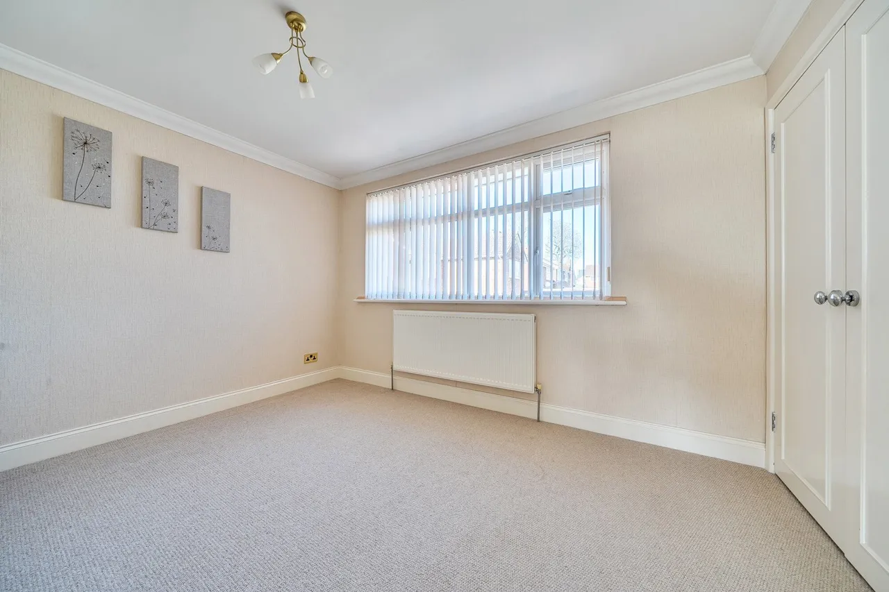 Grovebury Close, DA8, photo 9
