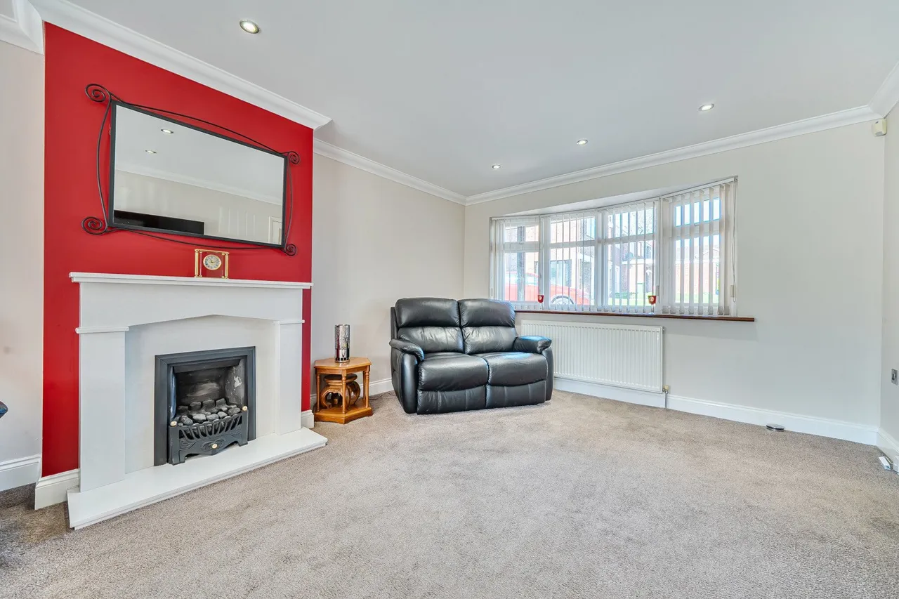 Grovebury Close, DA8, photo 11