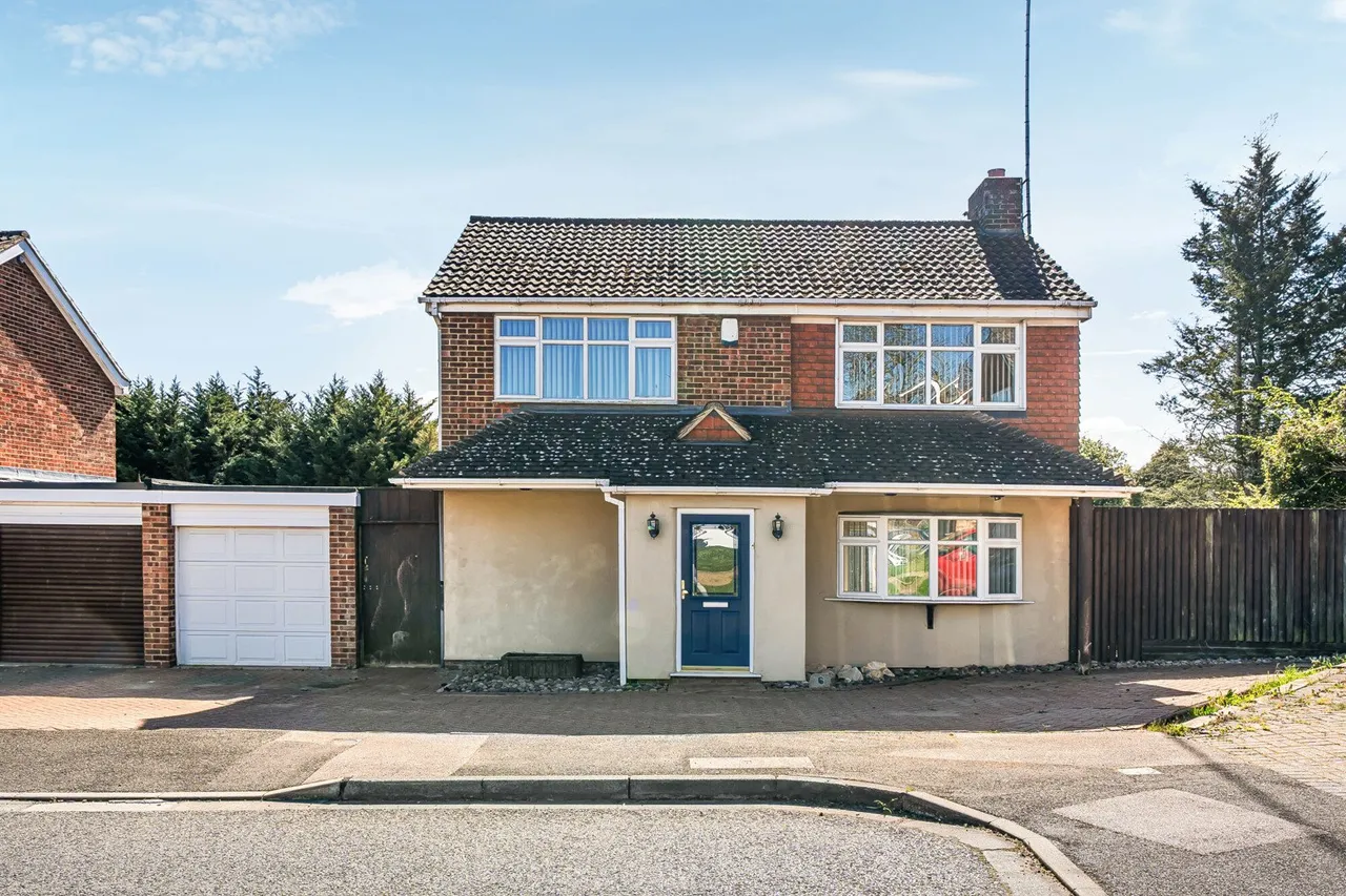Grovebury Close, DA8, photo 23