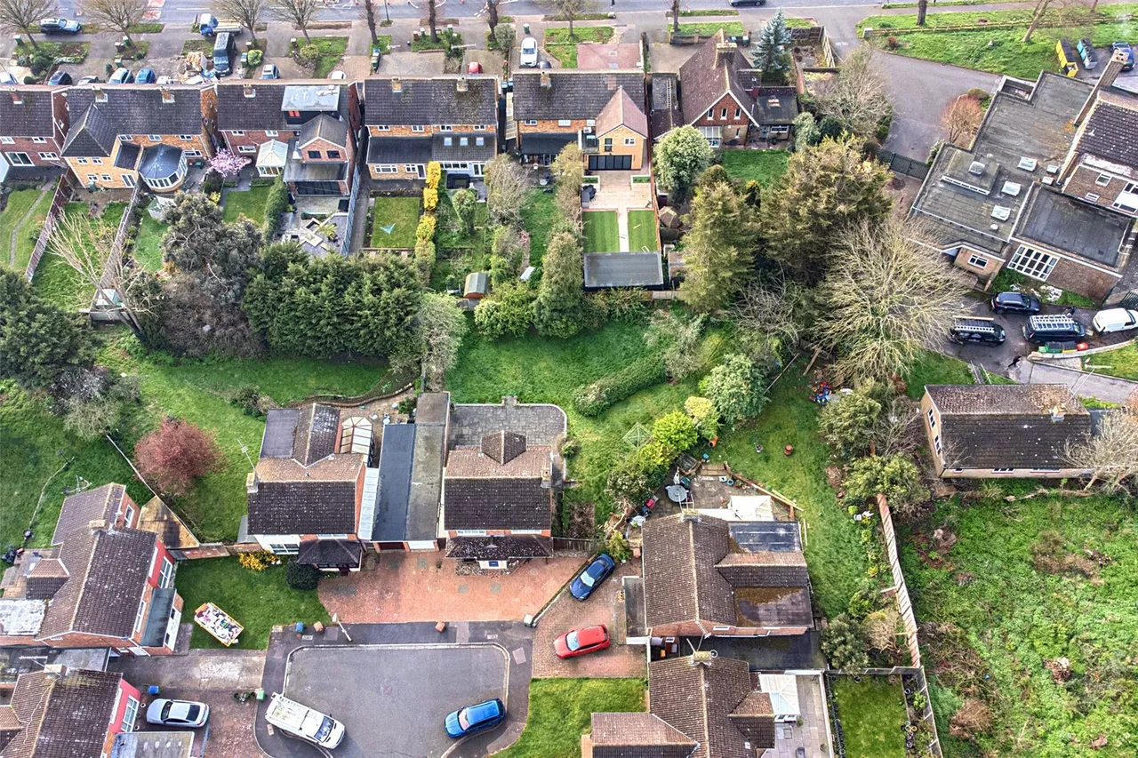 Grovebury Close, DA8, photo 18