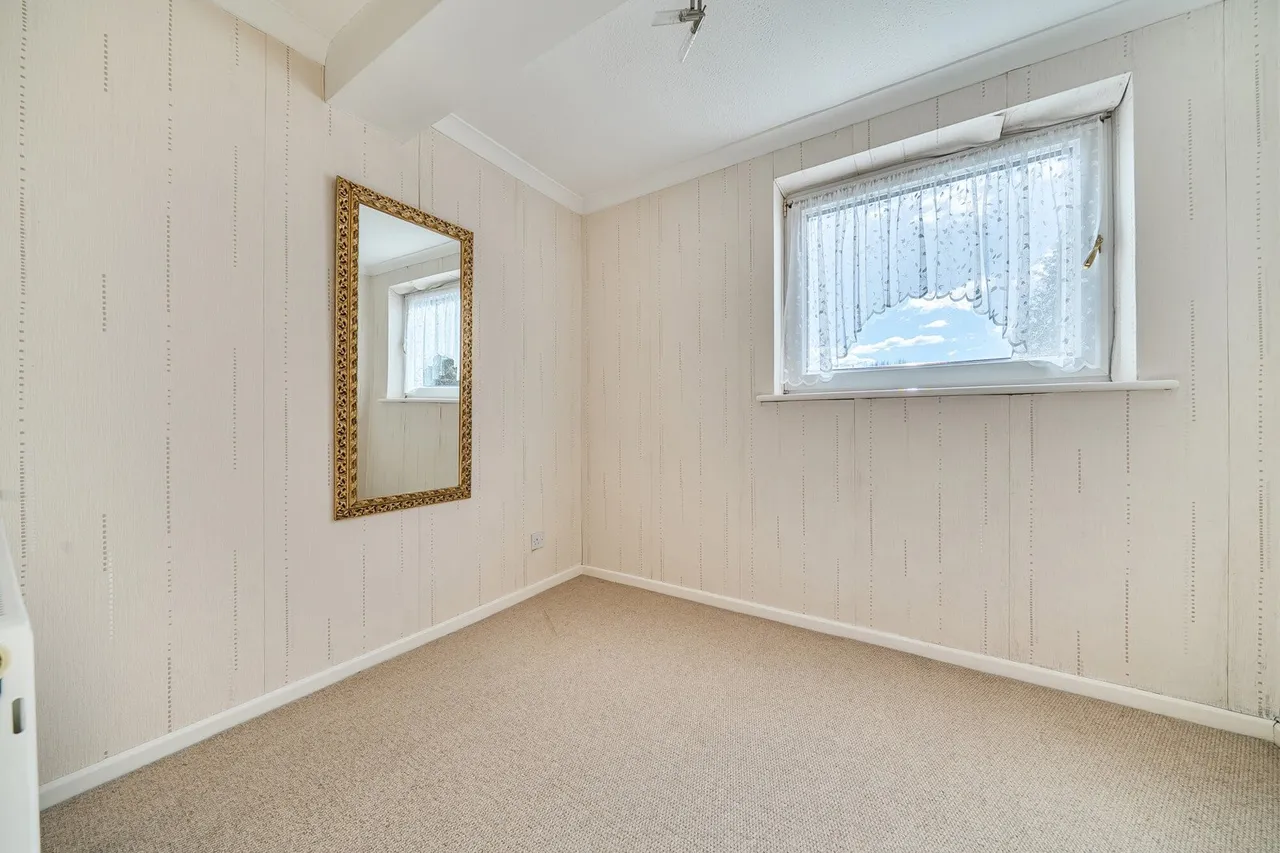 Grovebury Close, DA8, photo 10
