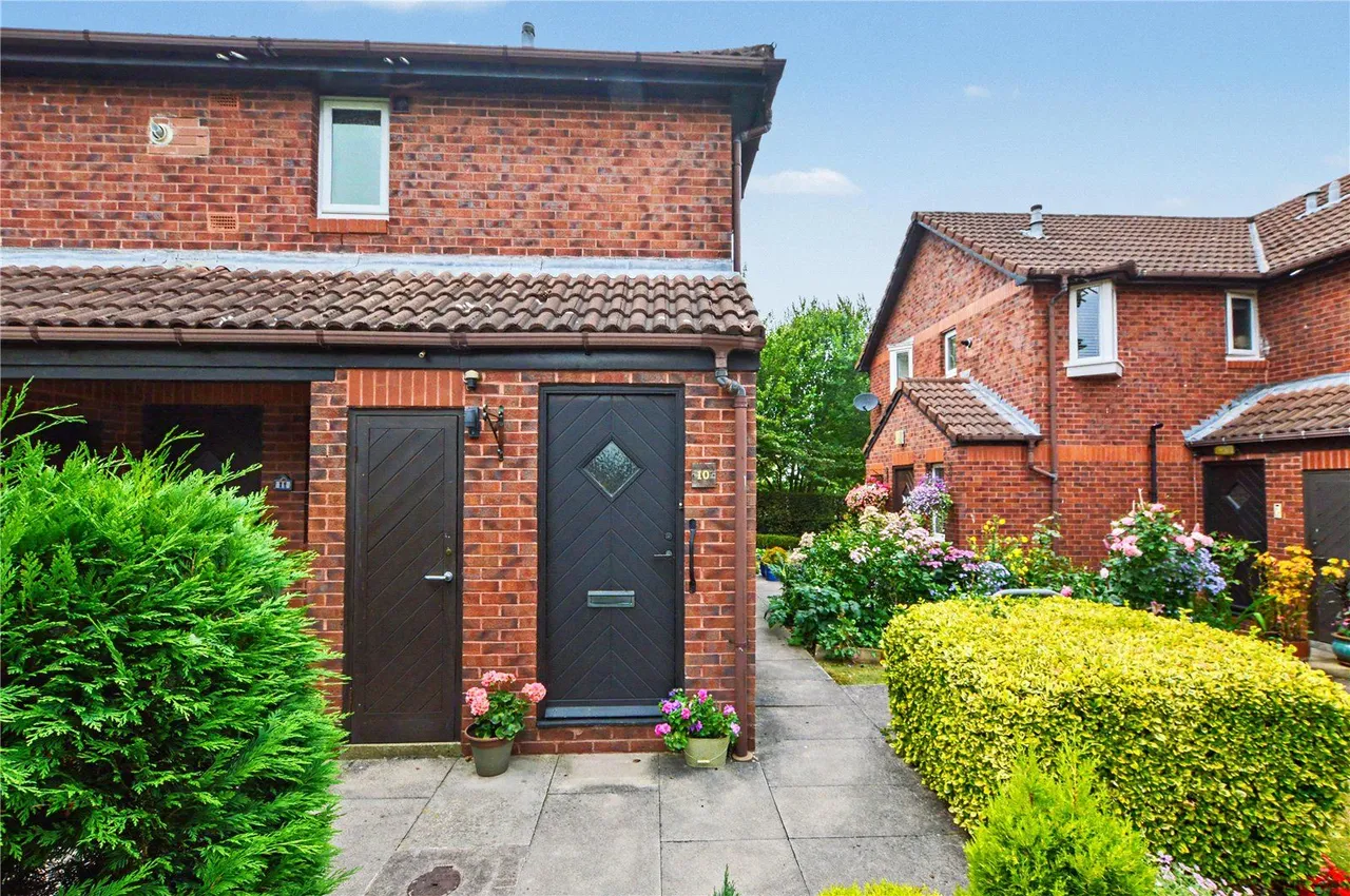 2 bed flat for sale, Thorner Lane, Scarcroft, LS14