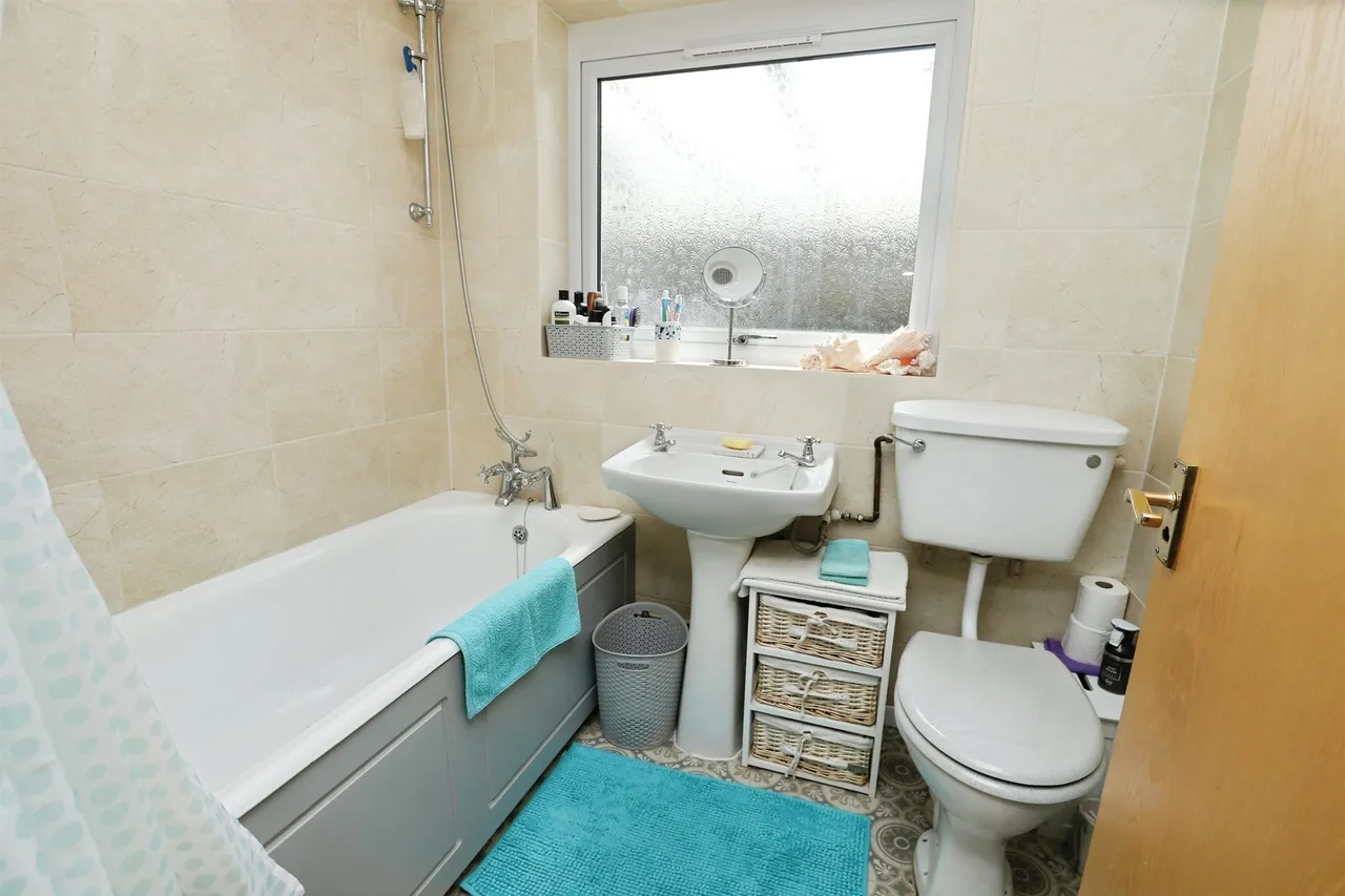 Longfields, Swaffham, photo 11