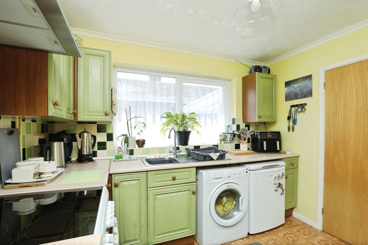 Longfields, Swaffham, photo 8