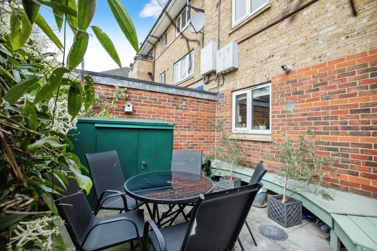 Old Hospital Close, London, SW12, photo 18