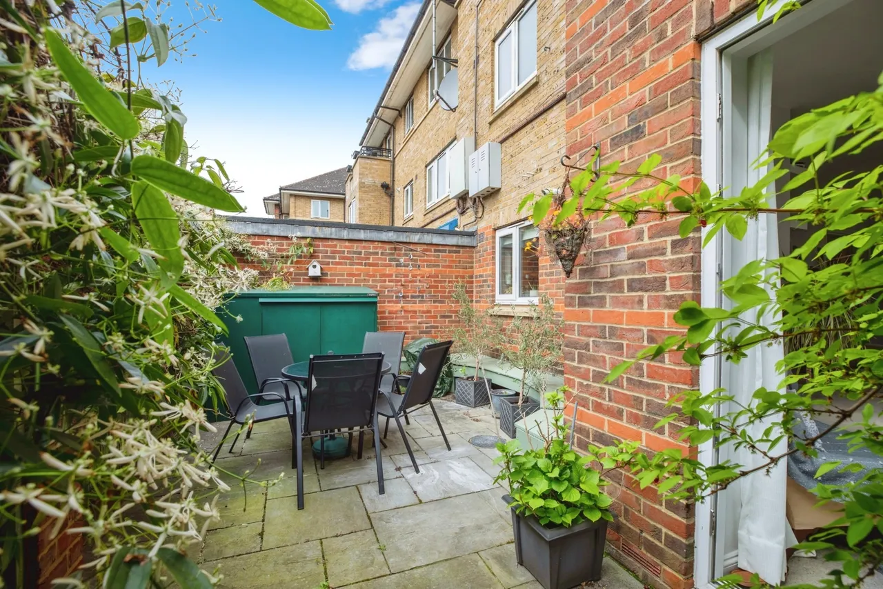 Old Hospital Close, London, SW12, photo 17