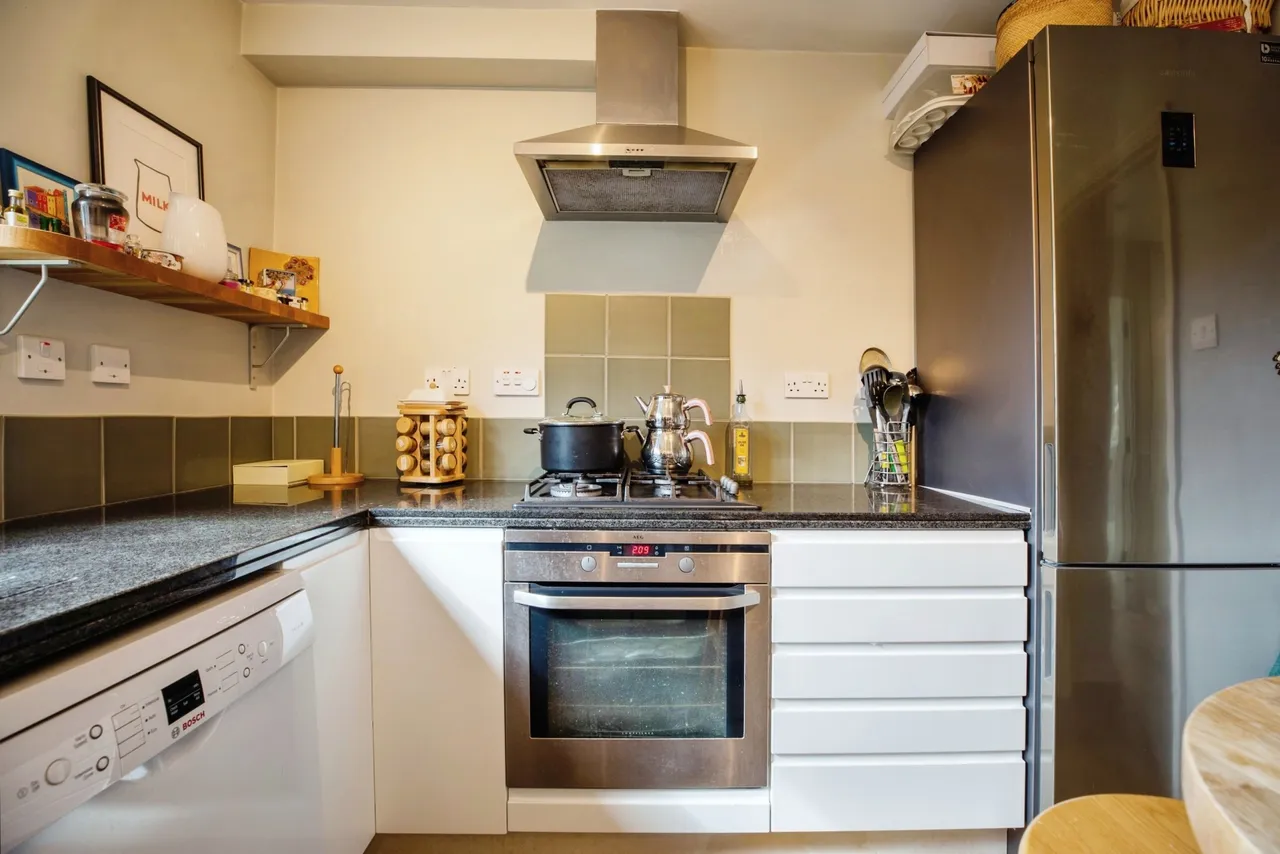 Old Hospital Close, London, SW12, photo 16