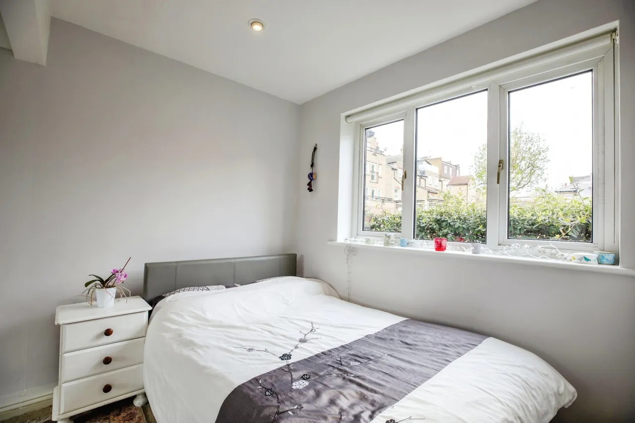 Old Hospital Close, London, SW12, photo 12