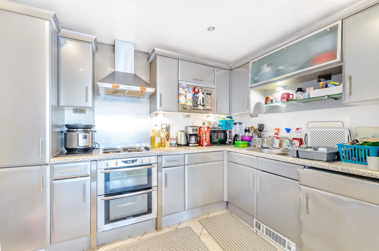 18 Tanyard House, Brentford Lock, photo 7