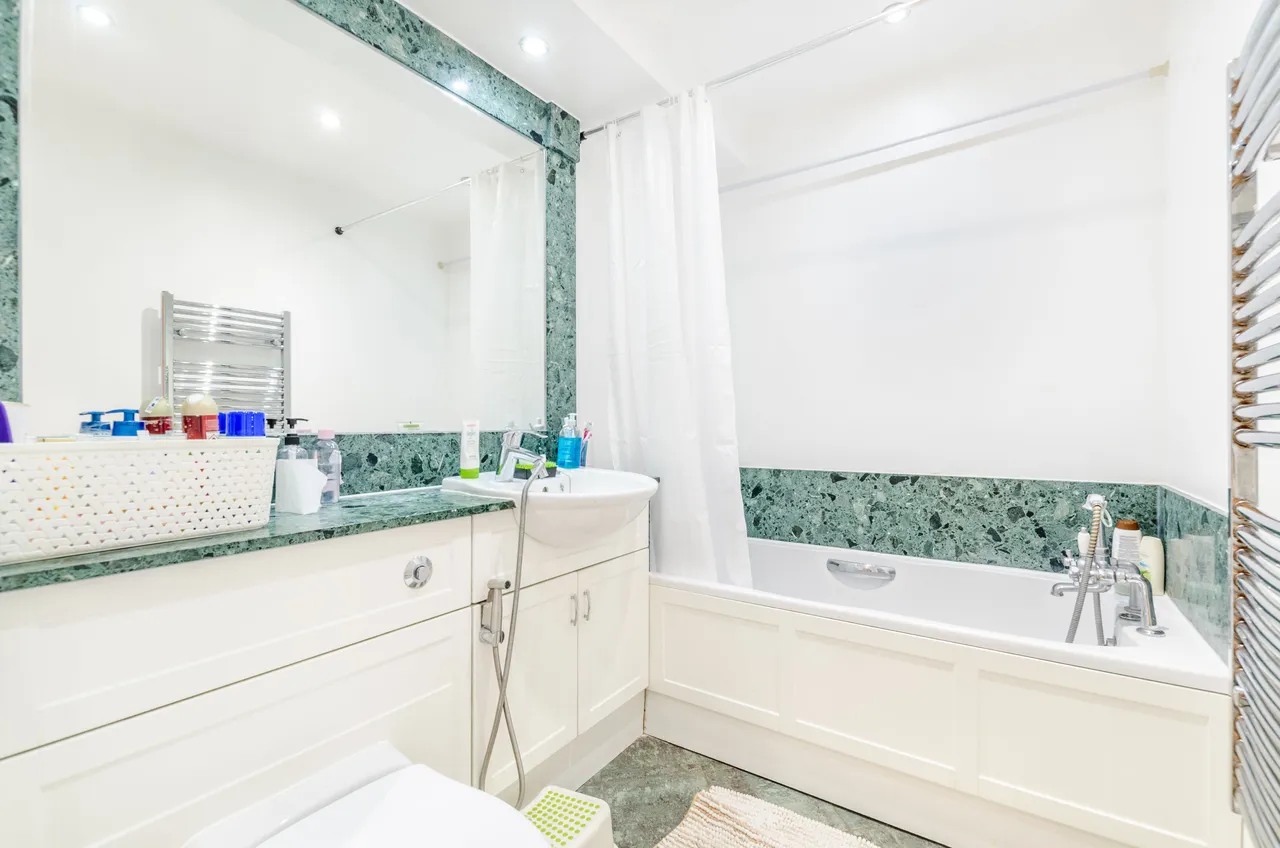 18 Tanyard House, Brentford Lock, photo 5