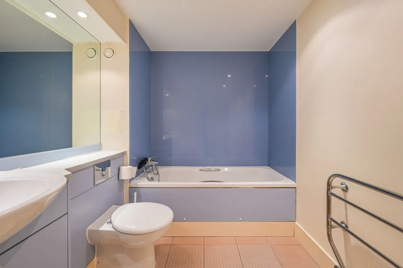 Flat 42 Orion Point, 7 Crews Street, London, photo 8