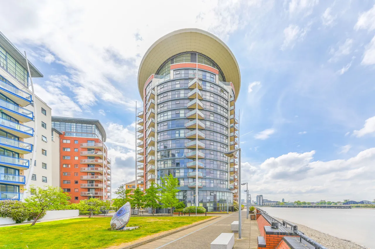 Flat 42 Orion Point, 7 Crews Street, London, photo 3