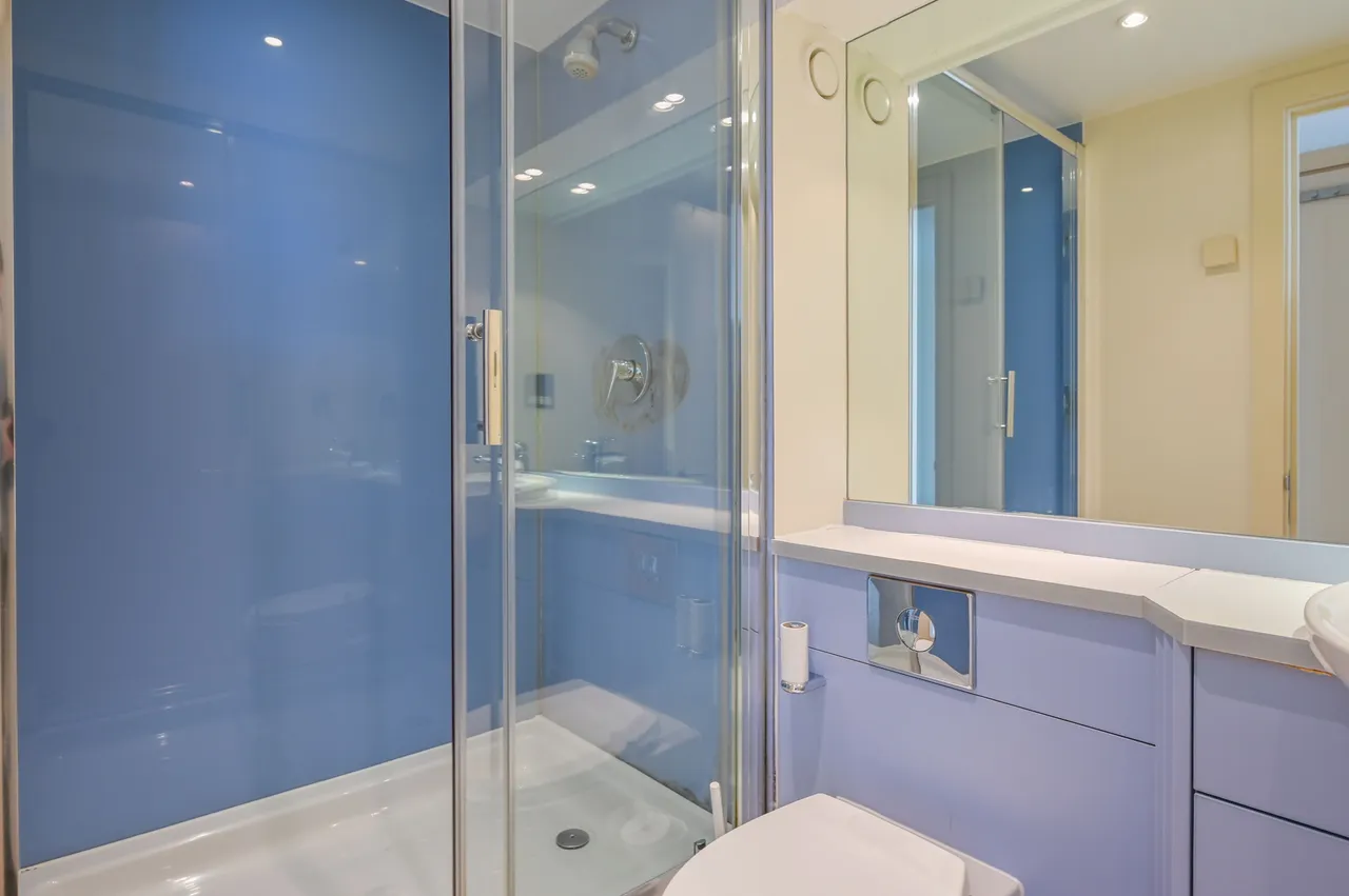 Flat 42 Orion Point, 7 Crews Street, London, photo 10