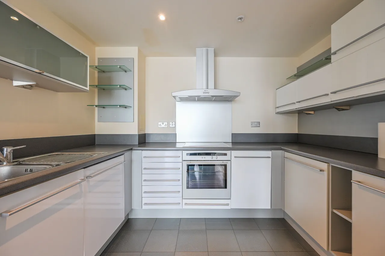 Flat 42 Orion Point, 7 Crews Street, London, photo 5