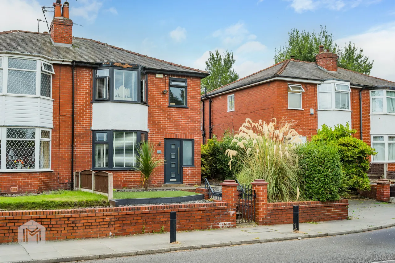 3 bed house for sale — Bury Road, Tottington, Bury, BL8 3DT