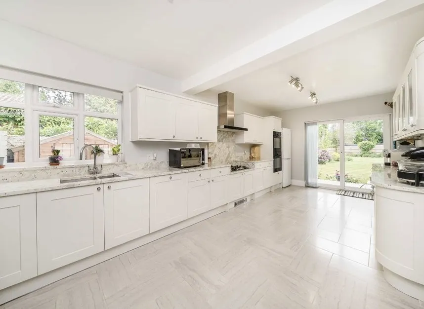 Manor Gardens, Hampton, TW12, photo 4
