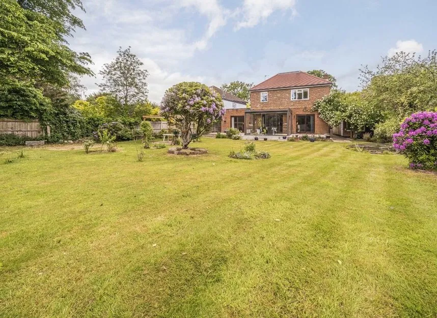 Manor Gardens, Hampton, TW12, photo 11