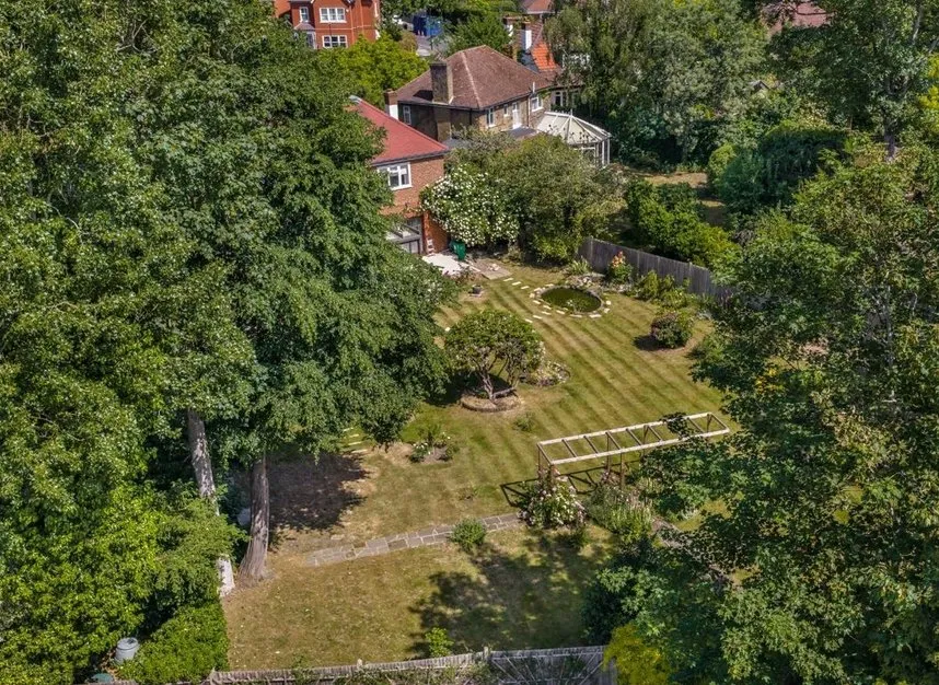 Manor Gardens, Hampton, TW12, photo 12