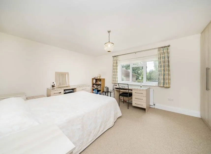 Manor Gardens, Hampton, TW12, photo 6