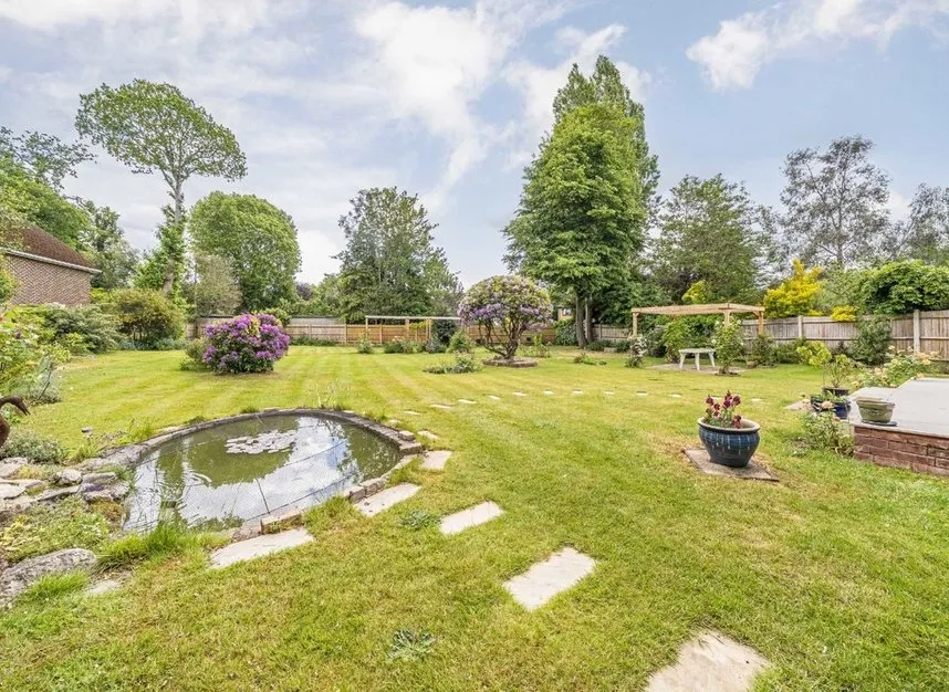 Manor Gardens, Hampton, TW12, photo 10
