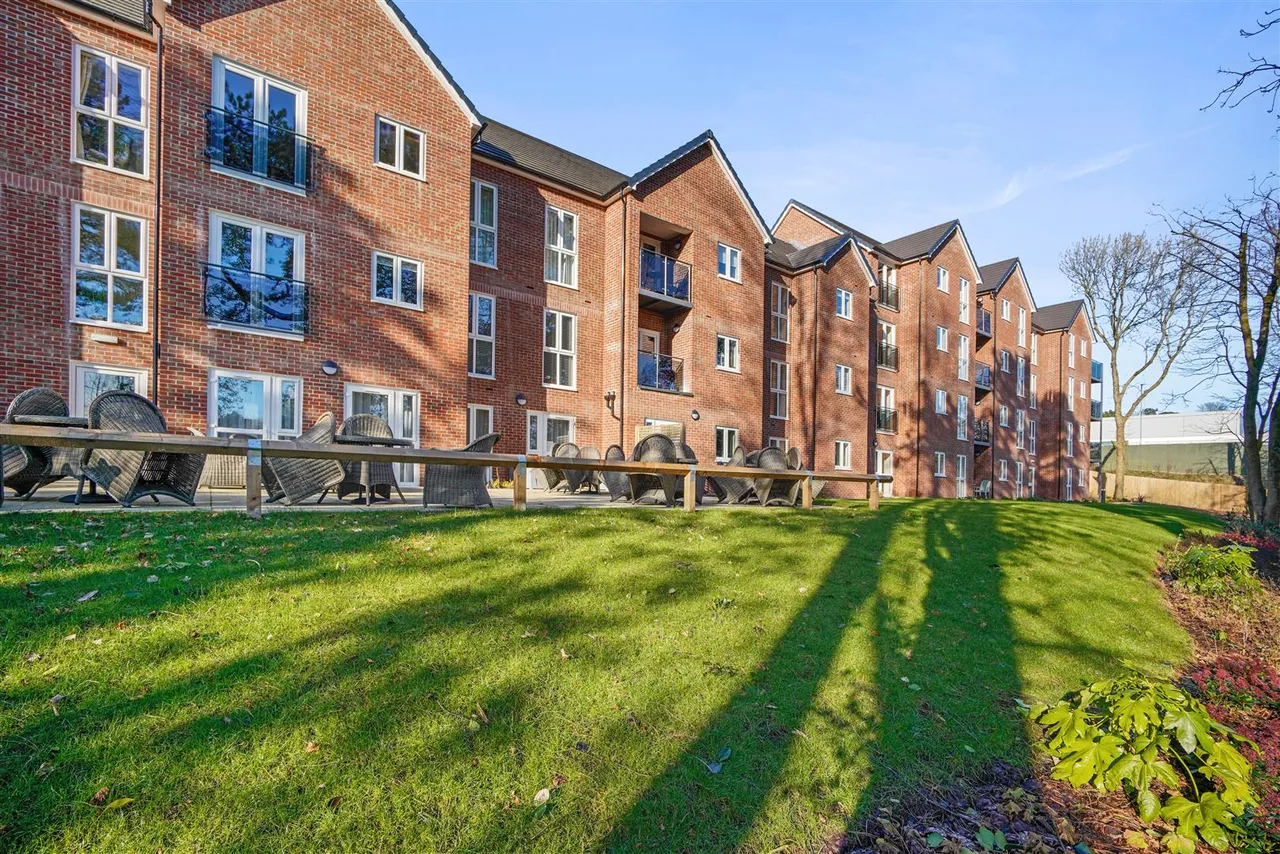 Preston Road, Clayton-Le-Woods, PR6, photo 16