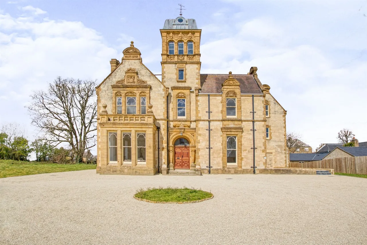 Priorygate Court, Castle Cary, BA7, photo 3