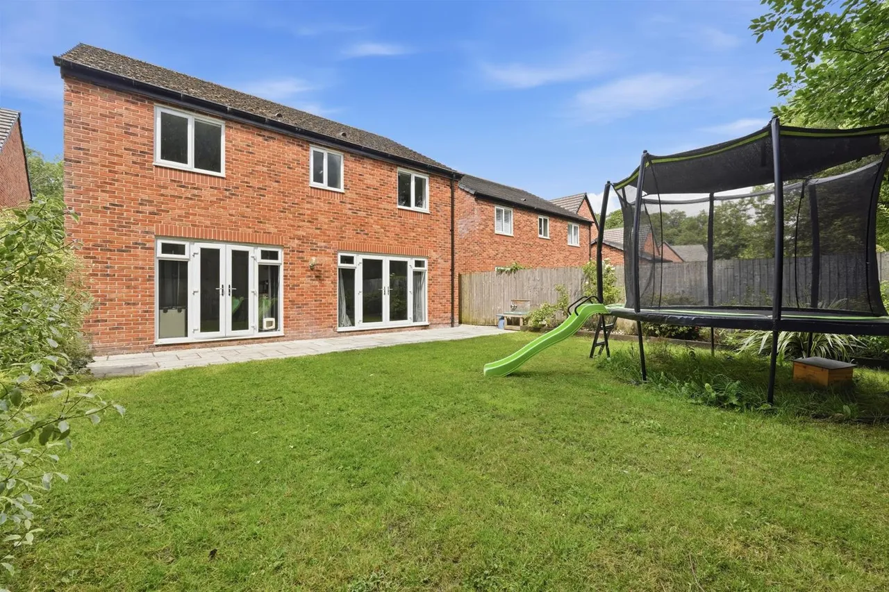 Waterwheel Way, Bollington, photo 5
